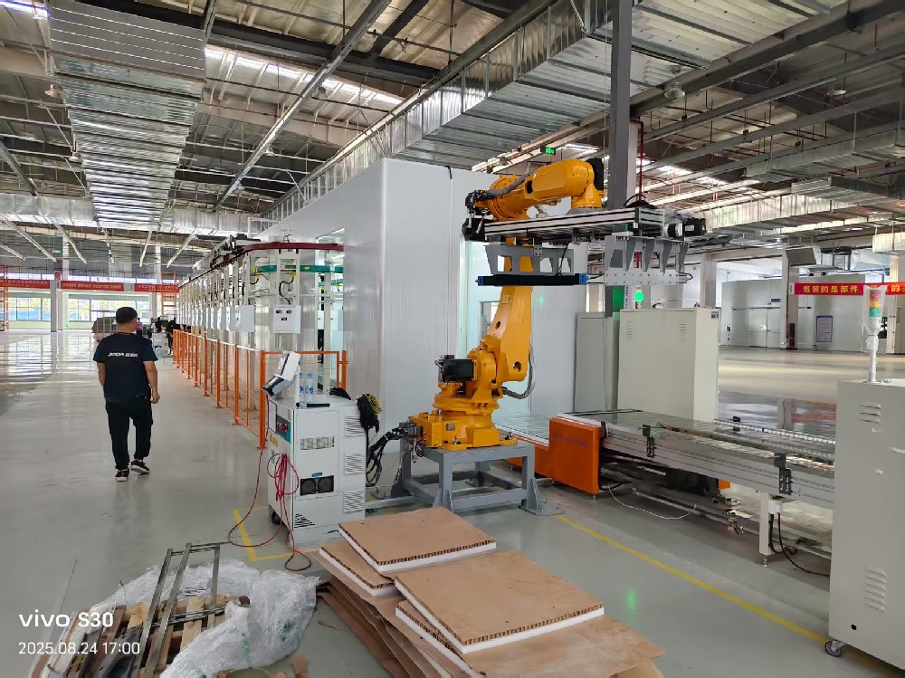 当工厂遇上上下机器人，生产效率飙升的秘密是什么？揭秘自动化如何颠覆传统制造！